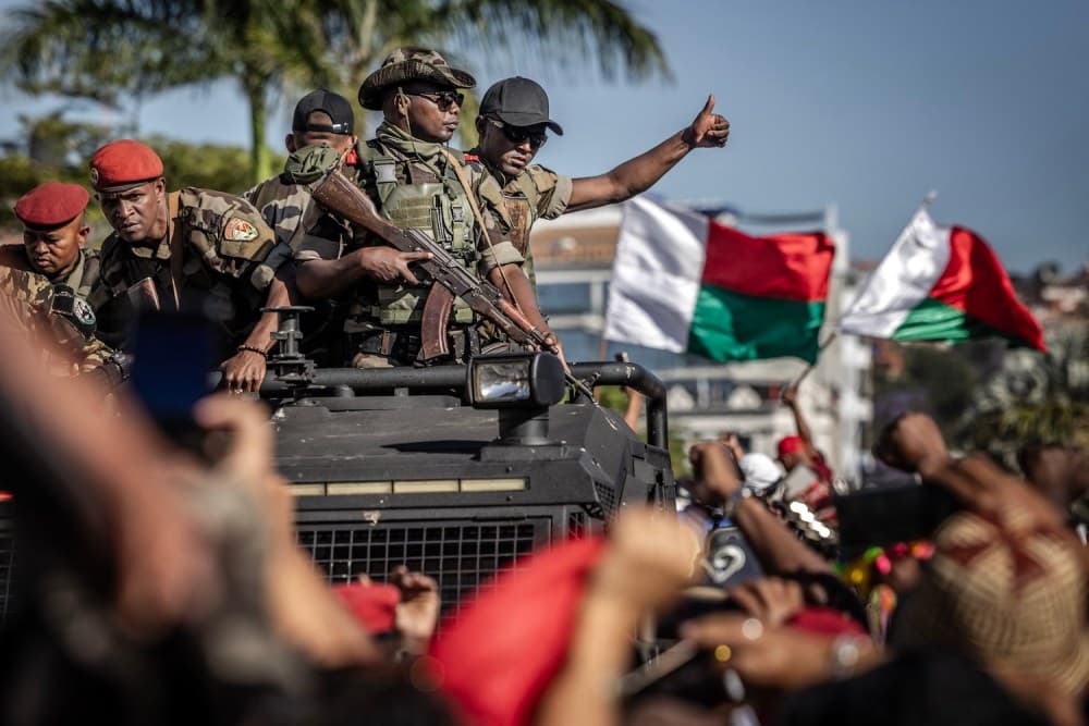 Madagaskar Ordusu, Haftalardır Z Kuşağı Liderliğindeki Protestoların Ardından Görevi Devraldı
