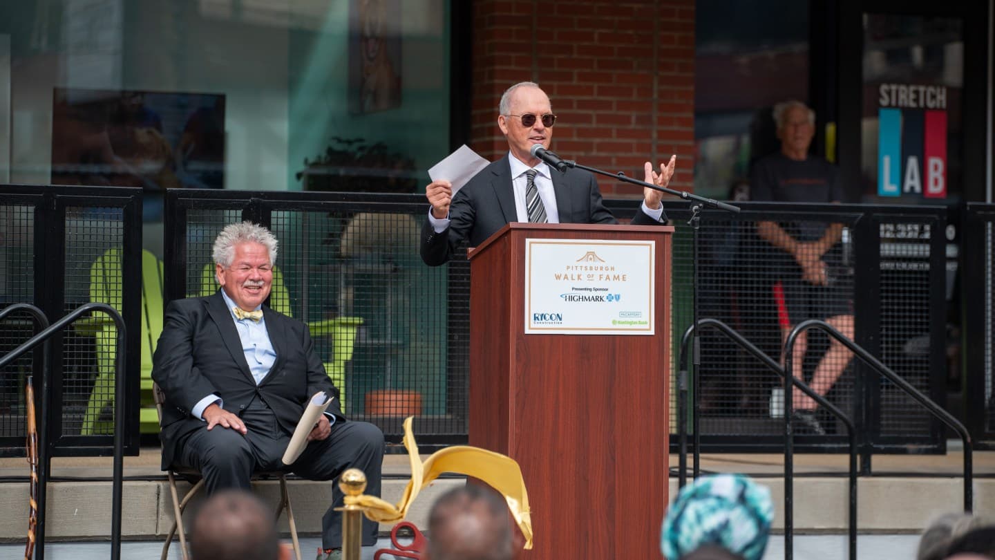 Michael Keaton, Pittsburgh Töreninde Göçmen Şehirlerine Sevgisini Açıkladı