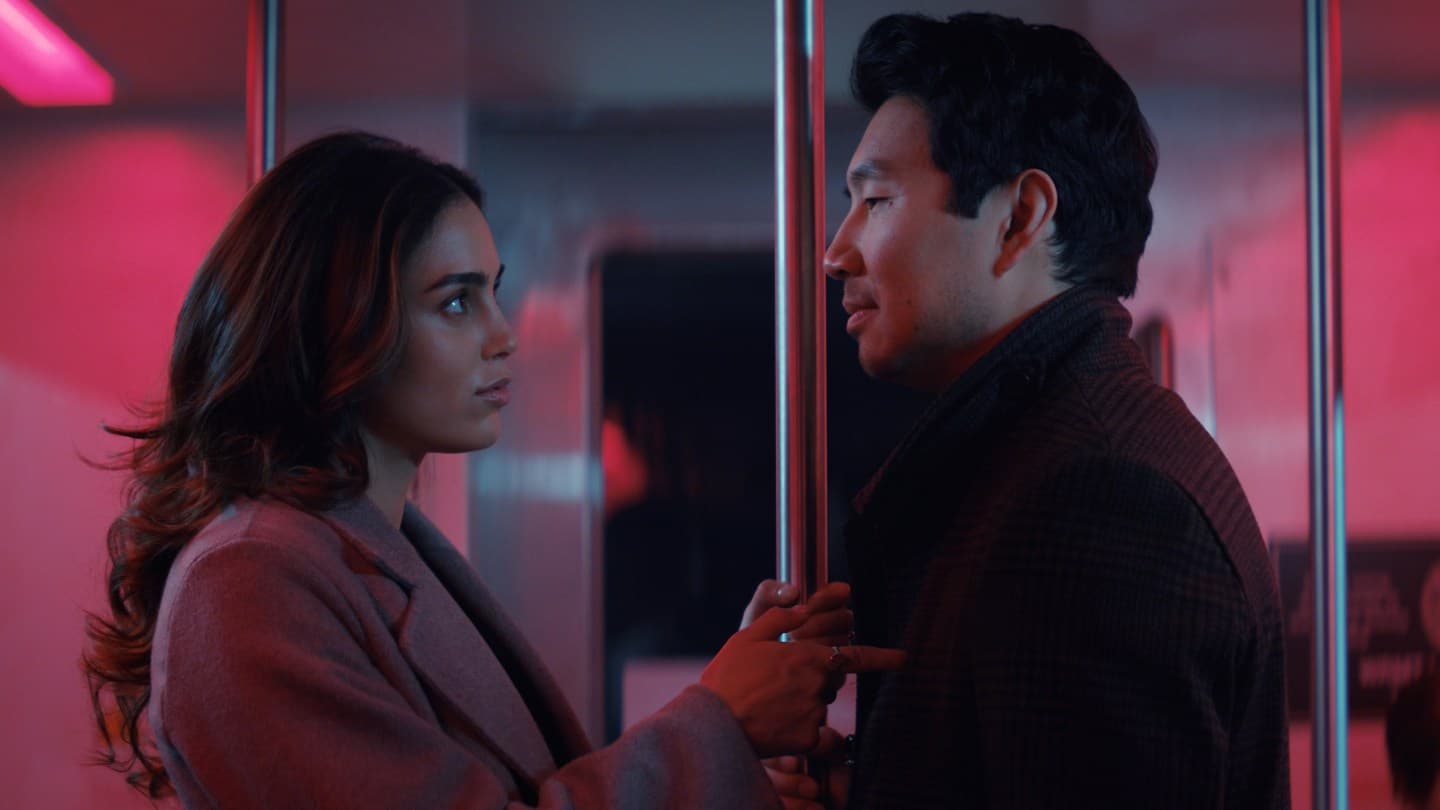 Simu Liu ve Melissa Barrera Casusluk Oyunları Oyna