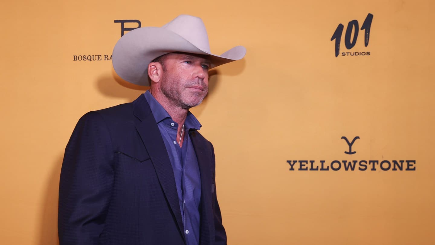 Yellowstone'un Yaratıcısı Taylor Sheridan Paramount'tan NBCUniversal'a Ayrıldı.