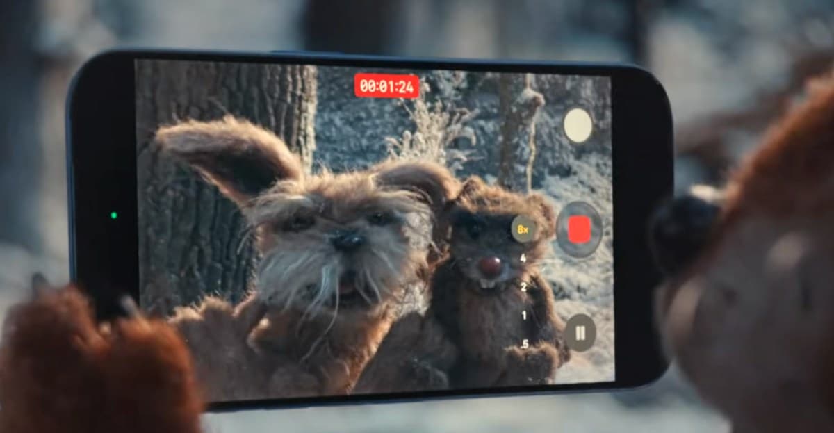 Apple'ın kuklalarla dolu yeni tatil reklamını nasıl yaptığını izleyin