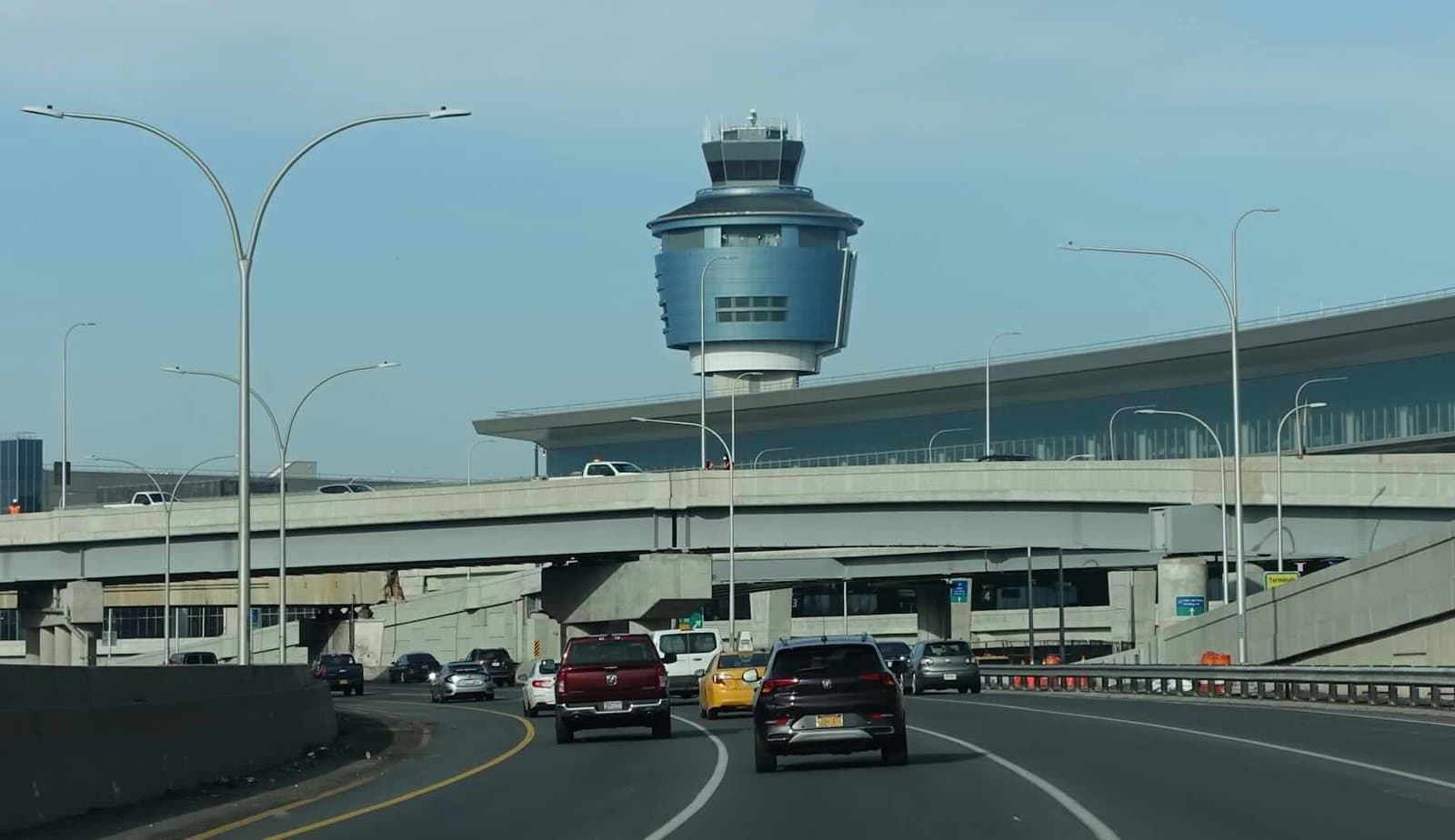“Gökyüzünde Kaos”: FAA, Derinleşen Kapatma Krizi Ortasında Uçuşları Kesti