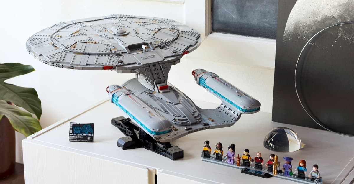 Lego'nun ilk Star Trek seti 400 dolarlık bir Enterprise NCC-1701-D'dir.