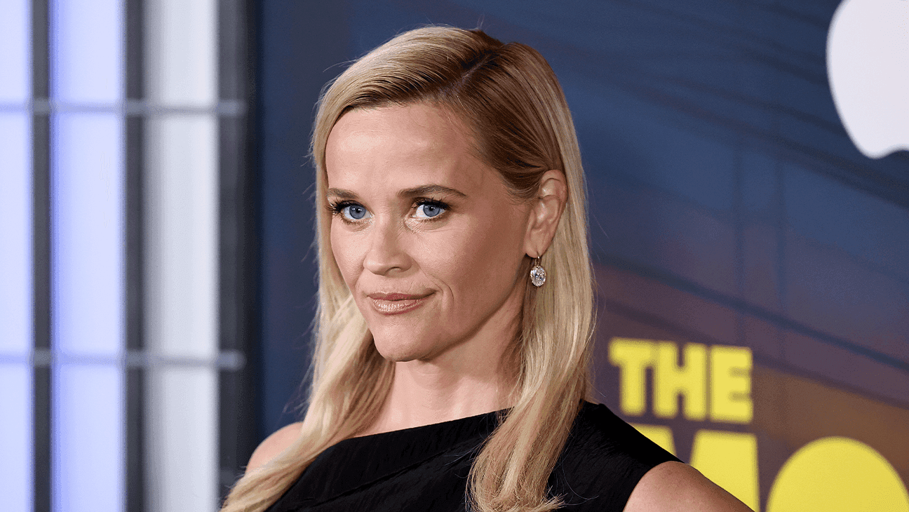 Reese Witherspoon, 11 Eylül'den Sonra İlk SNL Bölümünün Sunuculuğunu Yaptığını Hatırlıyor