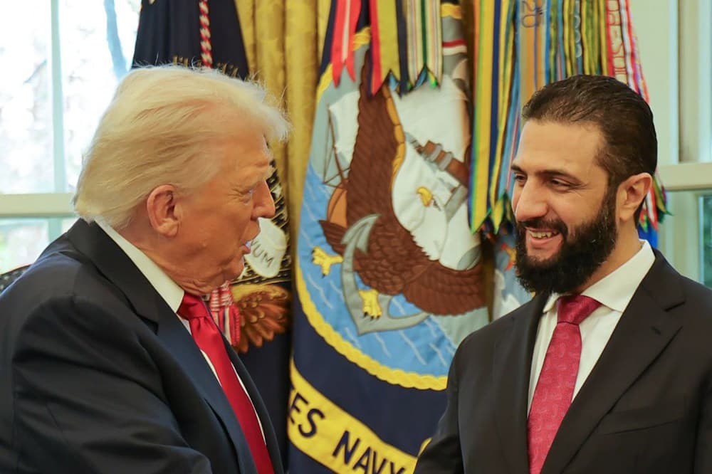Trump, Orta Doğu'da Yeni Bir Müttefik Sağlamak İçin Sharaa'yı Mahkemeye Verdi