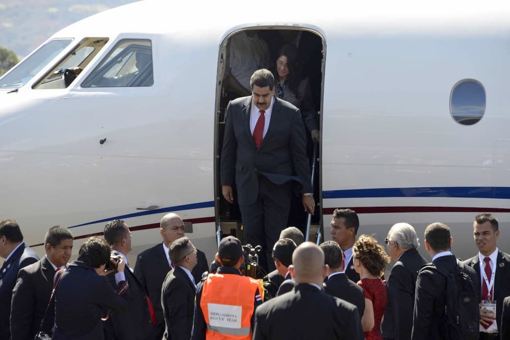 Trump Venezuela ile Savaştan Kaçınmak İstiyorsa Maduro'ya Altın Paraşüt Vermeli