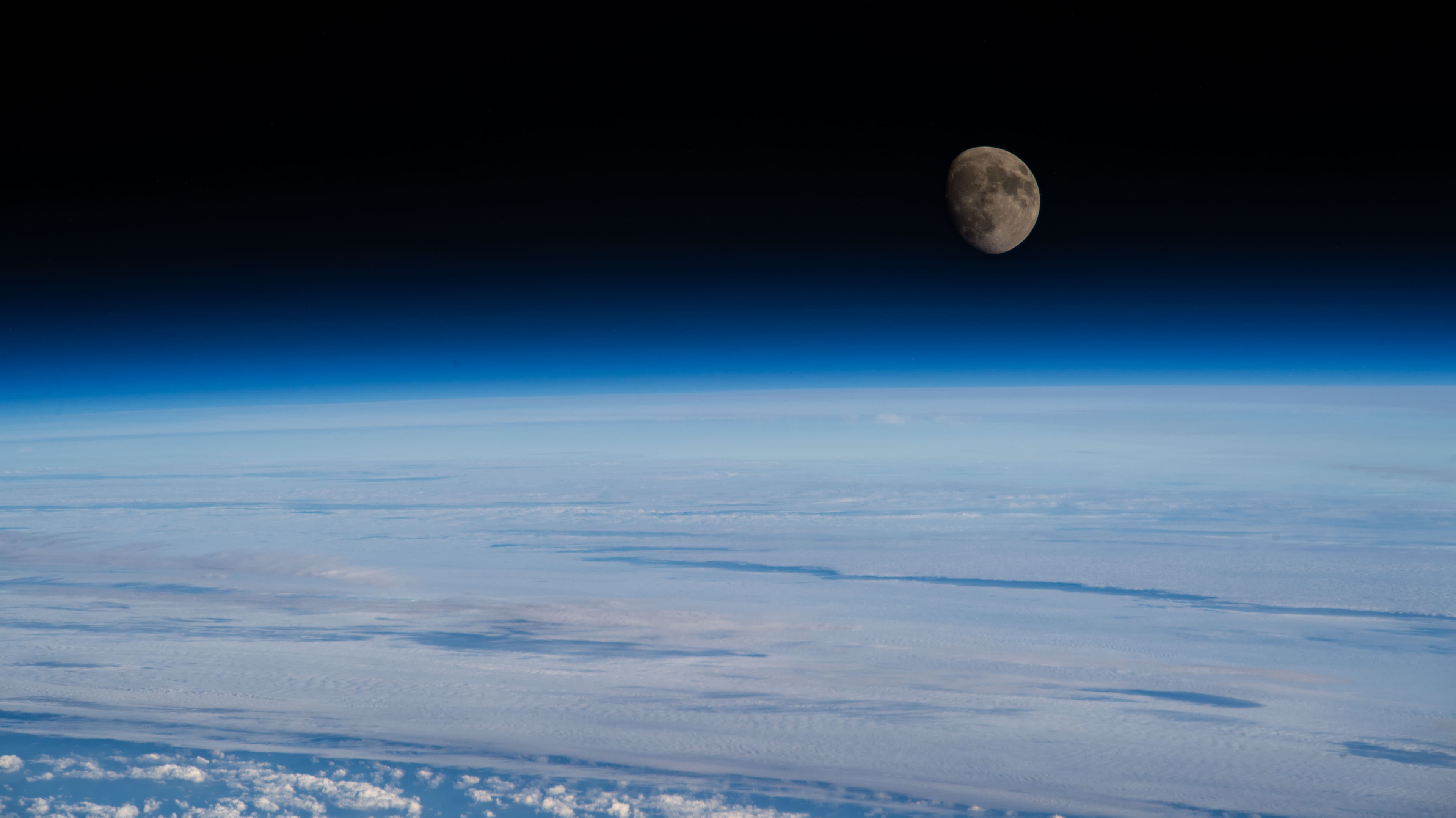 Büyüyen Kambur Ay - NASA