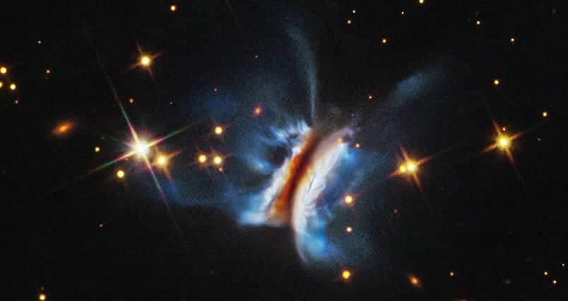 “Drakula'nın Chivito'su”: NASA'nın Hubble Uzay Teleskobu Tarafından Görülen Kaotik Kozmik Sandviç Beklentileri Karşılıyor