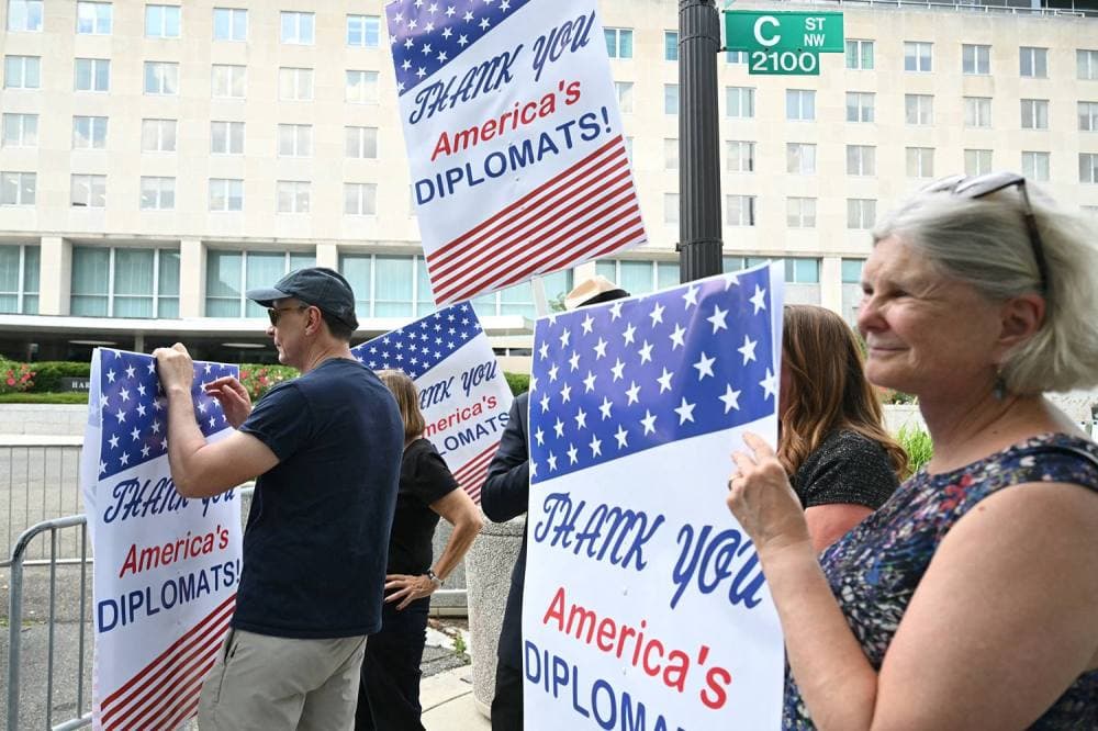 Mahkeme, Trump'ın Yüzlerce Diplomatı Görevden Almasını Geçici Olarak Engelledi
