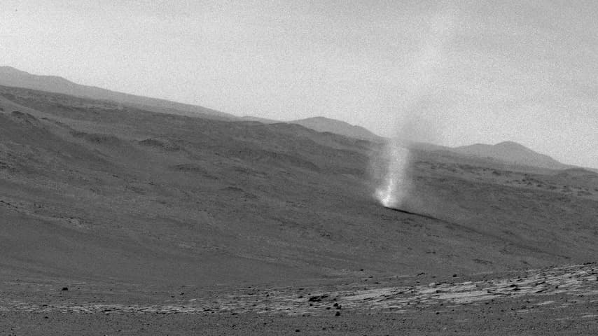 NASA Rover, Mars Toz Şeytanlarında ve Fırtınalarda Elektrik Kıvılcımlarını Tespit Ediyor
