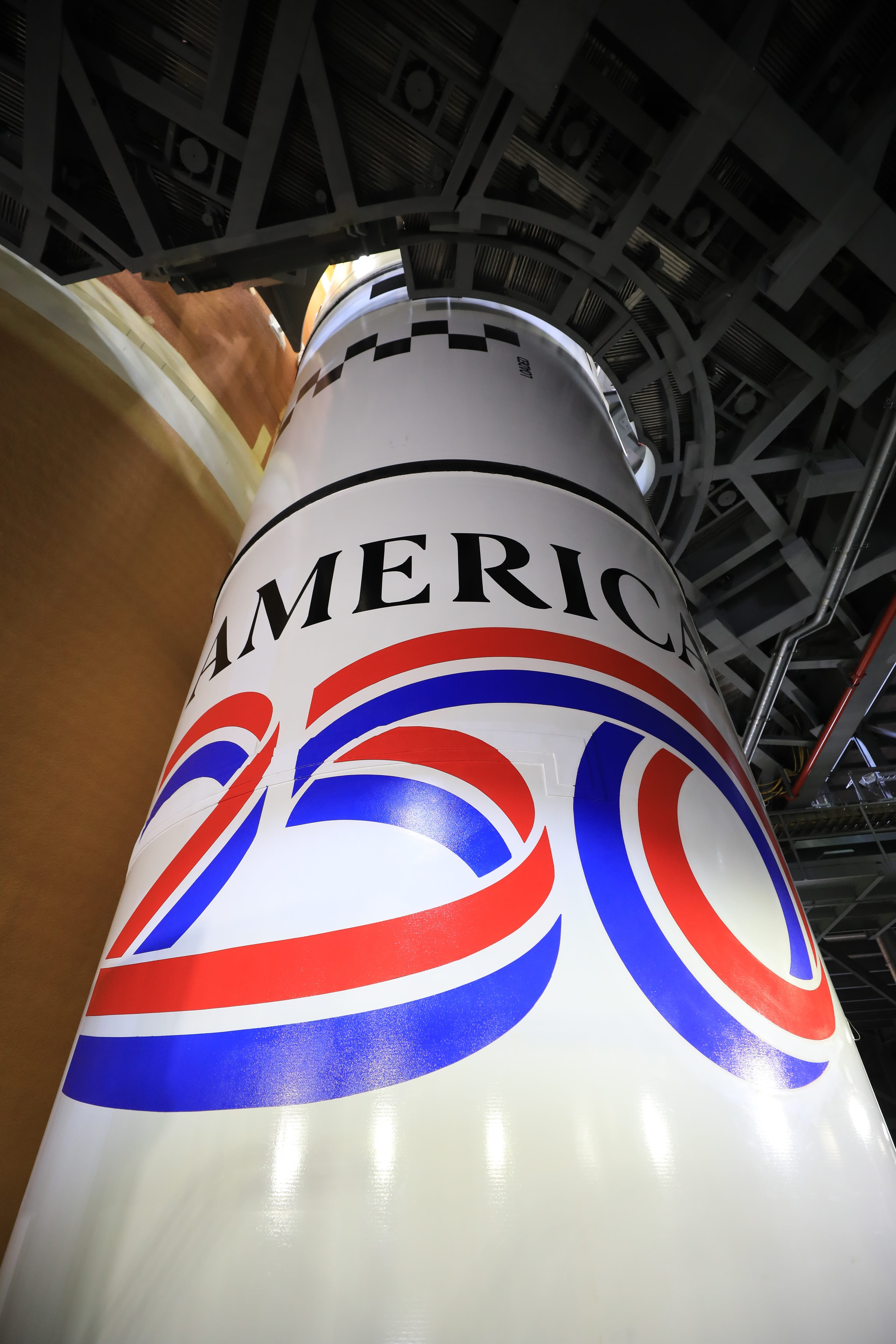 NASA'nın Ay Roketi Amerikan Yenilikçiliğinin 250. Yılını Kutluyor