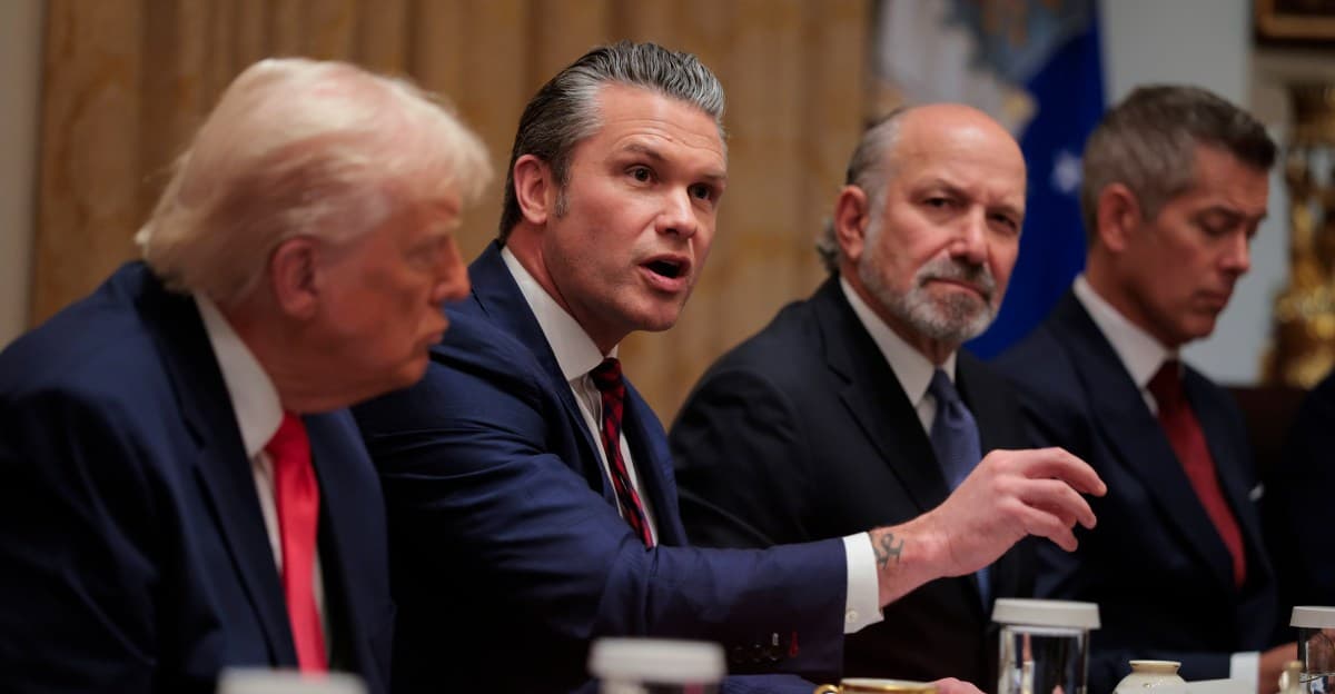 Pentagon'un Signalgate raporu Pete Hegseth'in askeri politikaları ihlal ettiğini ortaya koyuyor