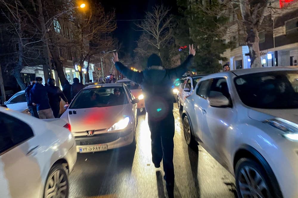 İran Protestoları: Ekonomik Şok Rejimi Tehdit Ediyor