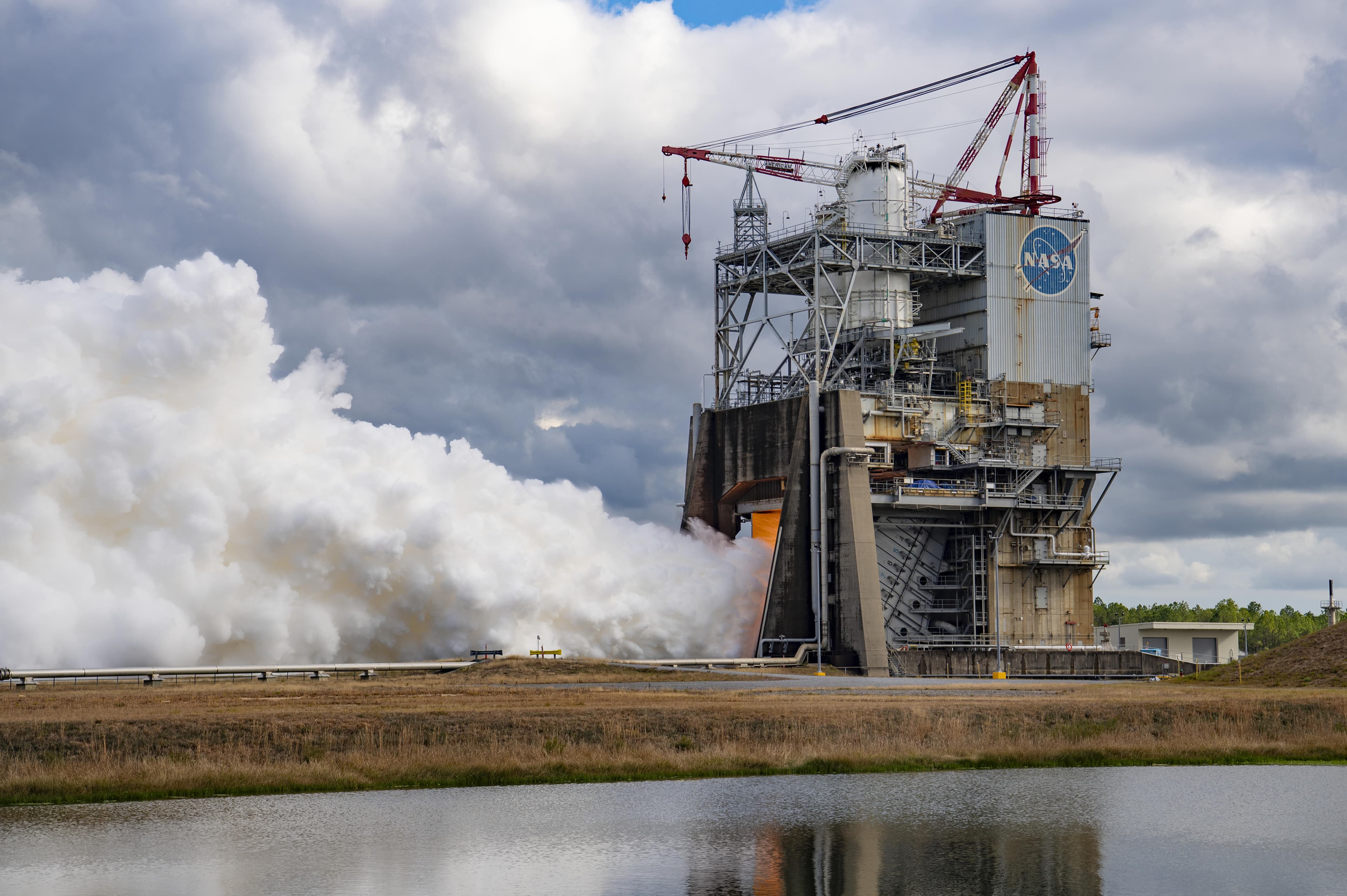 NASA, RS-25 Motorunun Sıcak Ateşini Gerçekleştiriyor
