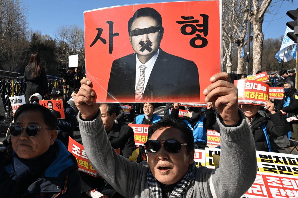 Eski Güney Kore Devlet Başkanı Yoon Suk-yeol'un Müebbet Cezası Diğer Demokrasilere İlham Vermeli
