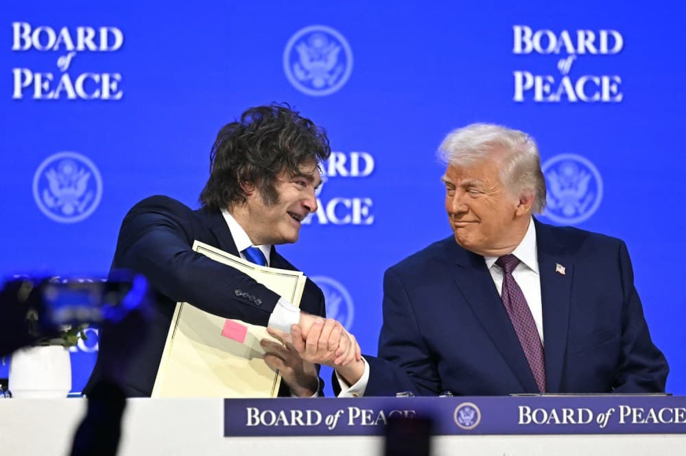 Muhafazakar Latin Amerikalı Liderler Trump'ı İyilik ve Dalkavukluklarla Mahkemeye Çıkarıyor