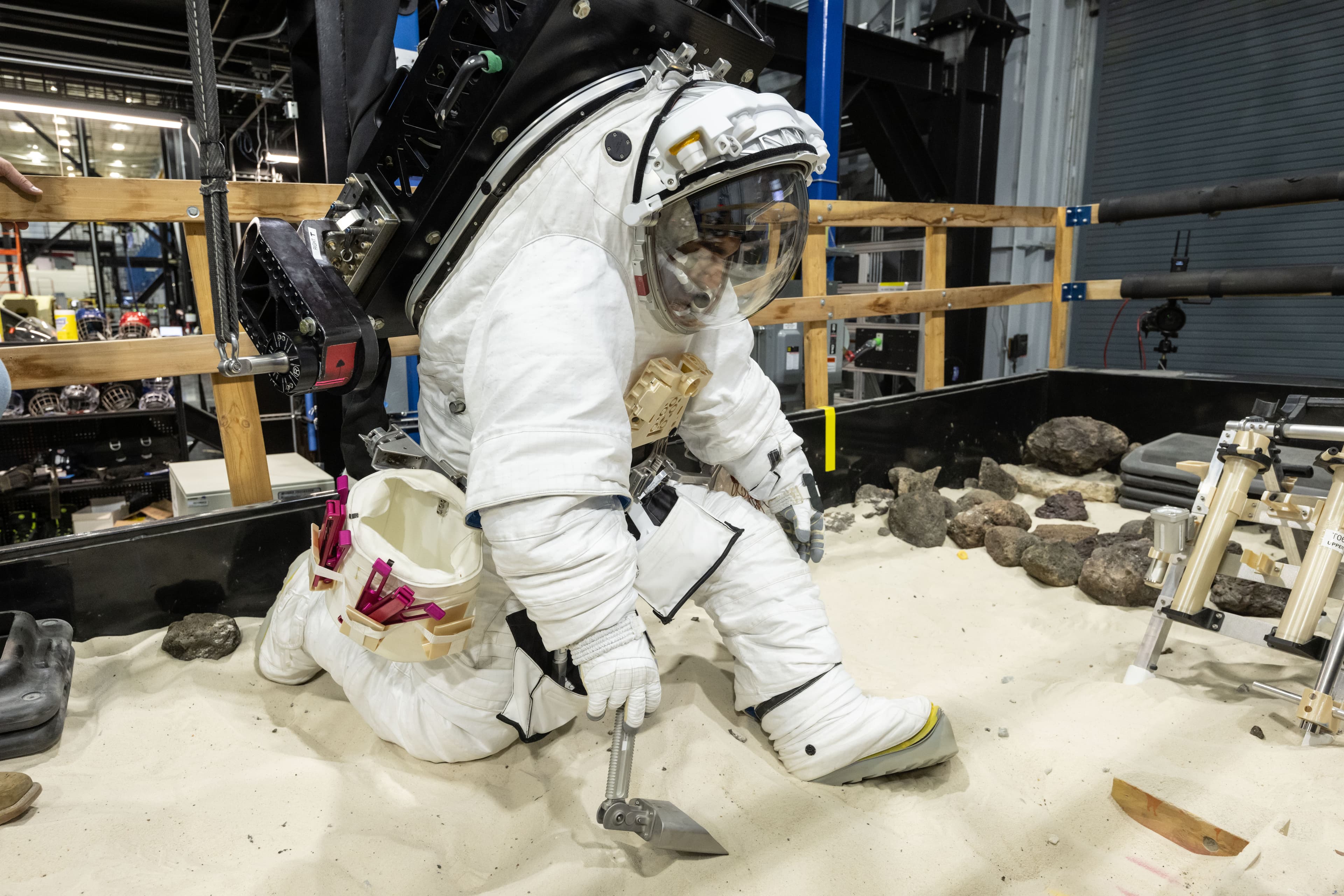 NASA Ay Misyonu Uzay Giysisi Dönüm Noktasına Yaklaşıyor