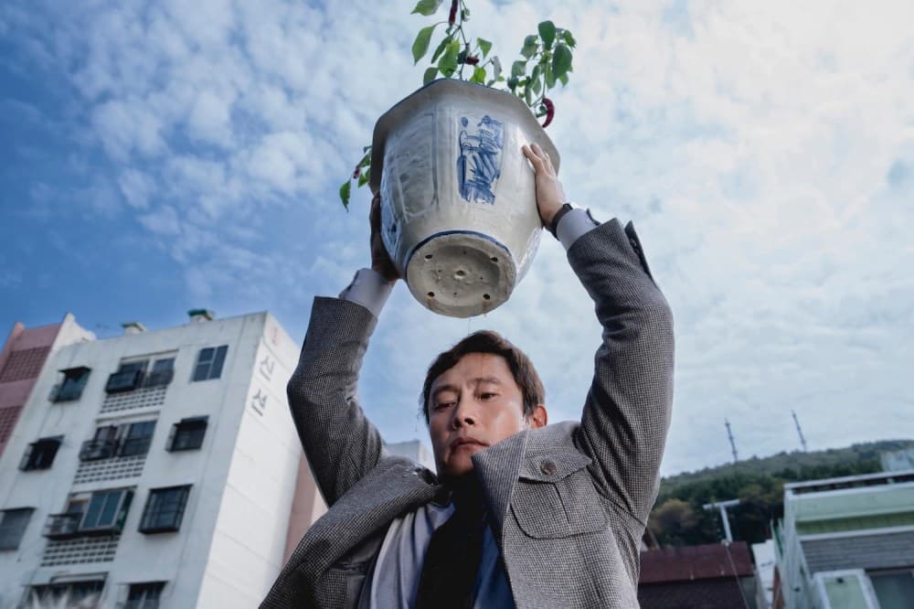 Park Chan-wook'un 'Başka Seçim Yok' Dizisi Kurumsal İşten Çıkarmaları Bir Kara Komedi Başyapıtına Dönüştürüyor