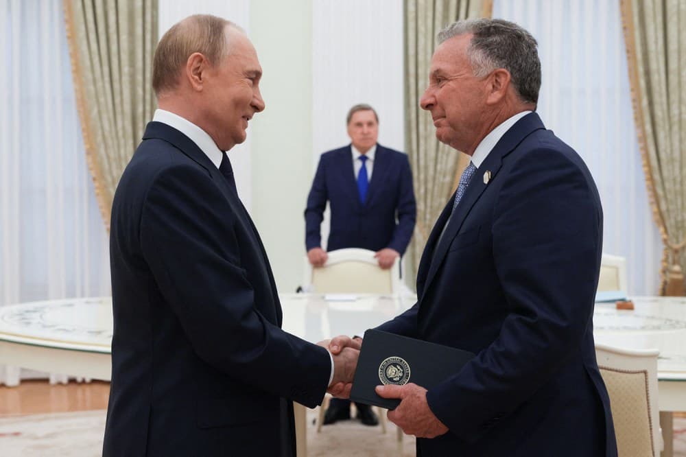Putin, Performatif Müzakerelerle Trump'la Şaka Yapıyor