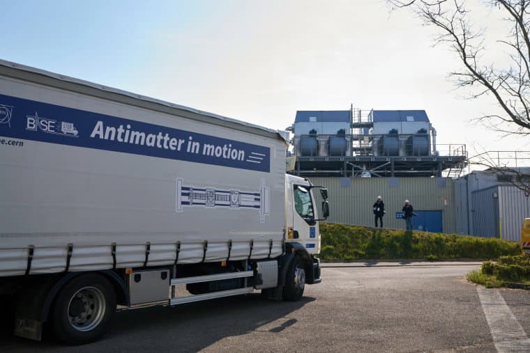 Antimaddede Buluş: CERN Bilim Adamları Antiprotonları Bir Kamyonda Patlamadan Başarılı Bir Şekilde Taşıyor