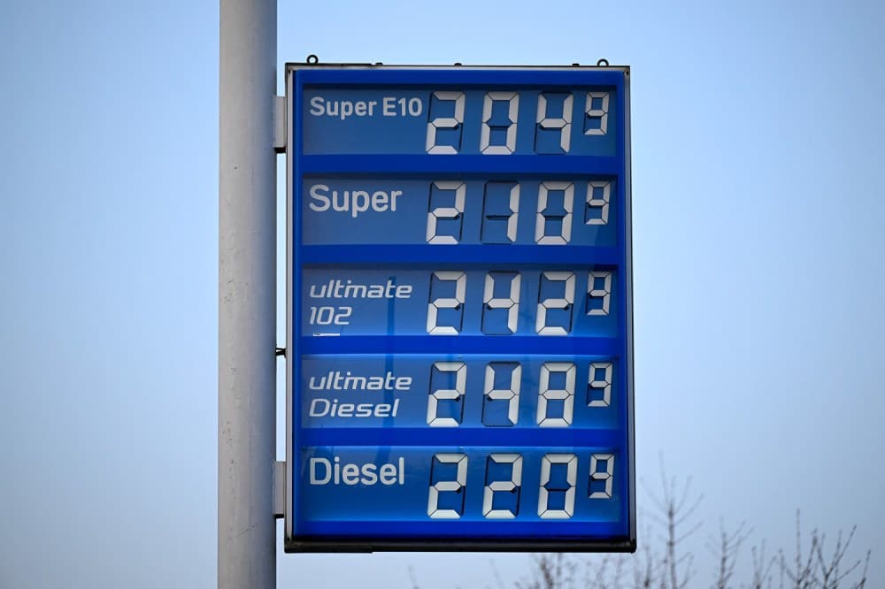 İran Savaşı Küresel Enerji Akışını Etkilerken Petrol Fiyatları Yükseldi
