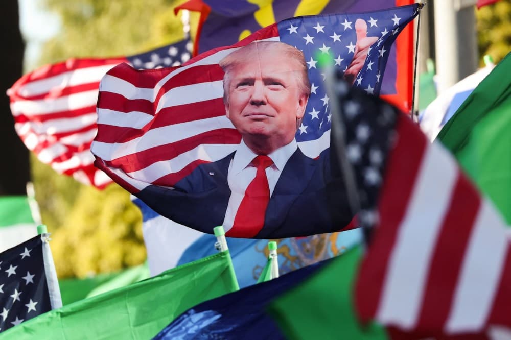 İran'da Trump Rejim Değişikliği Stratejisini Takip Ediyor