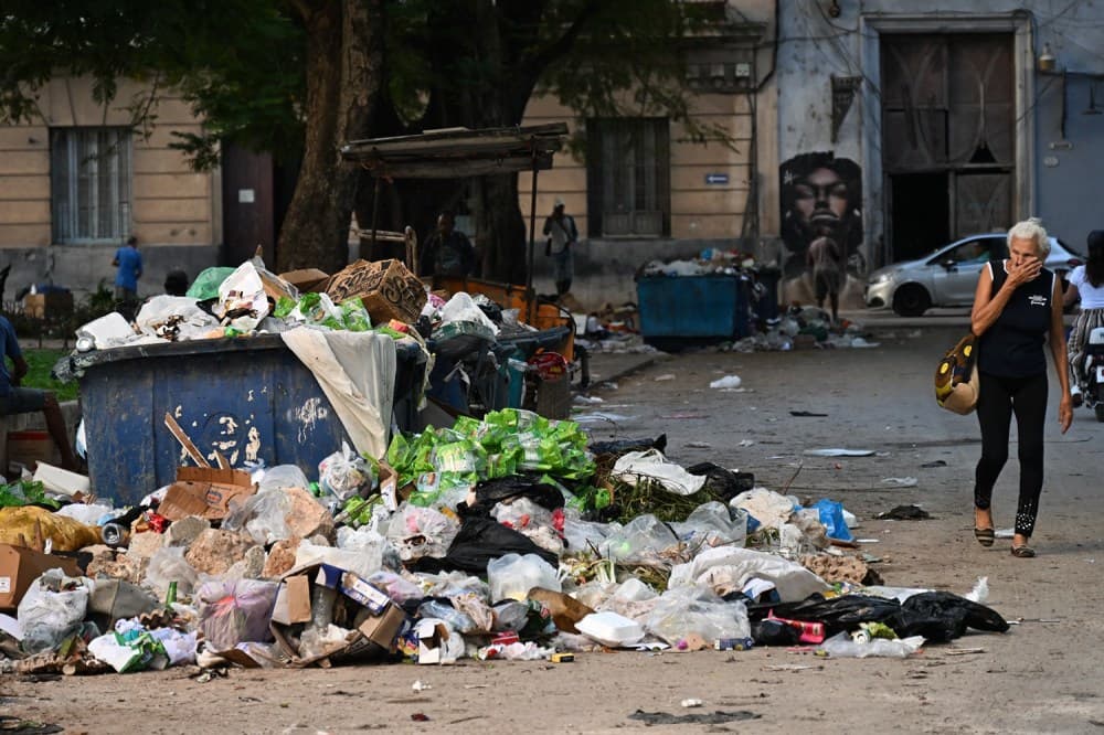 Küba'ya Askeri Müdahale Devletin Çökmesine Neden Olabilir
