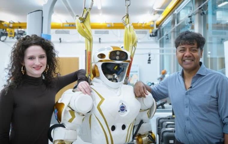 NASA'nın İnsansı Robotu 'Valkyrie', 10 Yıllık Eğitimin Ardından Sonunda Üniversiteden 'Mezun Oldu'