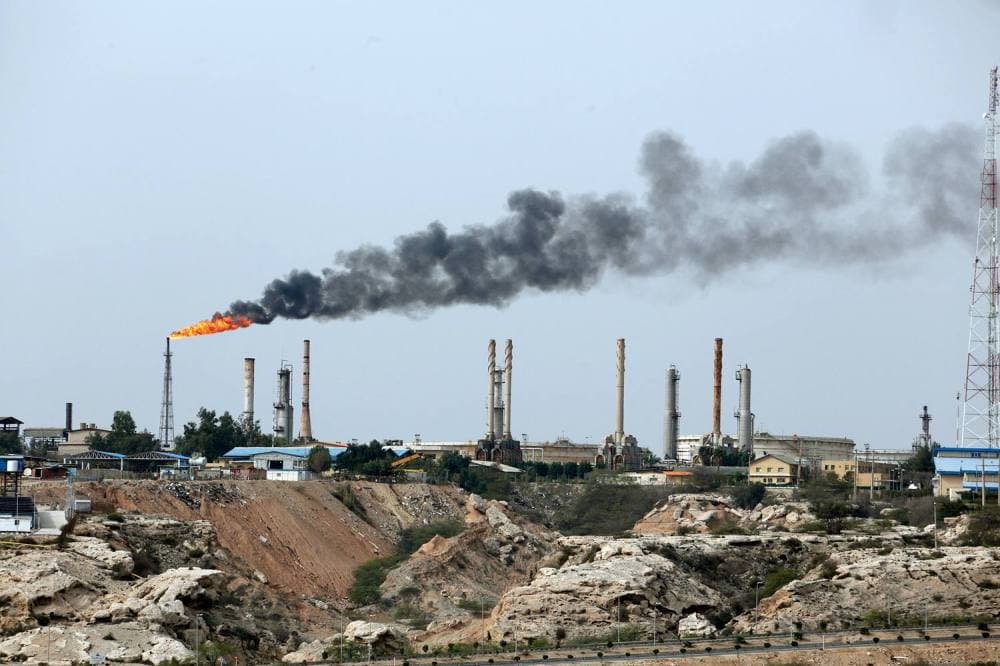 Trump, İran'ın Hayati Petrol Merkezine Saldırı Emri Verdi