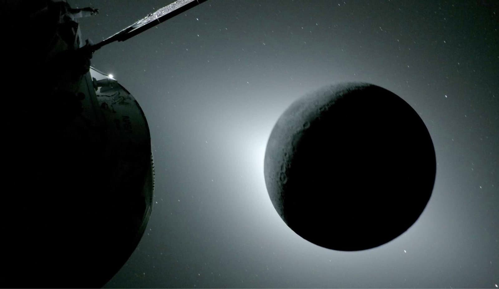 NASA'nın Artemis II Astronotları Tarihi Görev Sırasında Gizemli Yeni Ay Özelliklerini Keşfetti