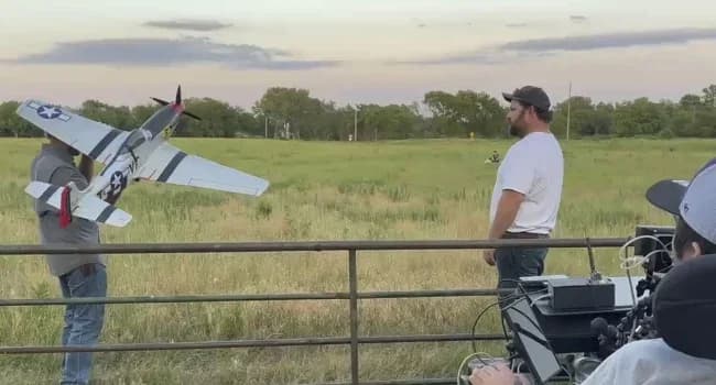 Neuralink Hastası Robotik Kolu ve Pilot Drone'u Kontrol Etmek İçin Beyin Çipini Kullanıyor