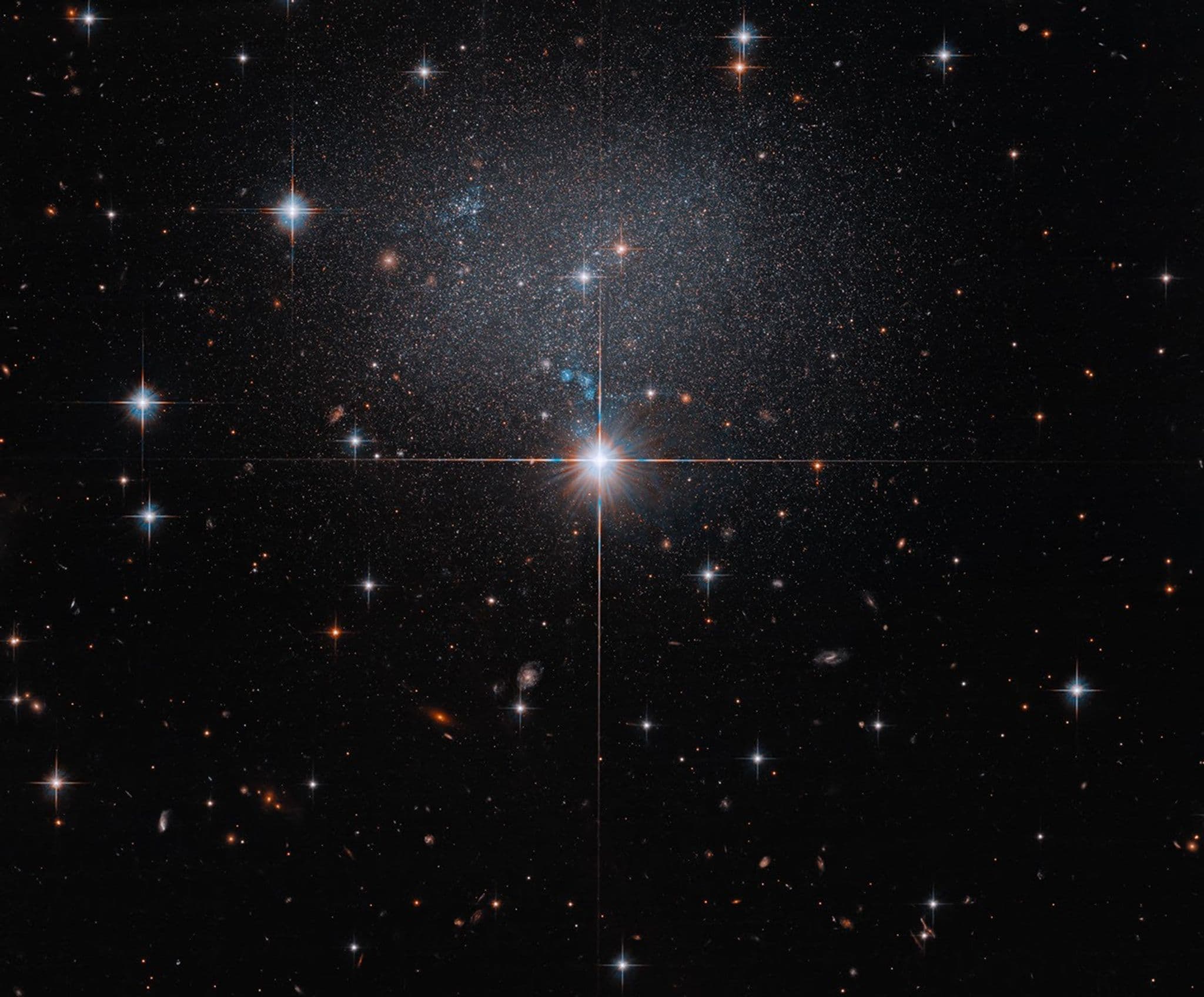 Hubble Soluk Düzensiz Galaksiyi Casuslaştırdı