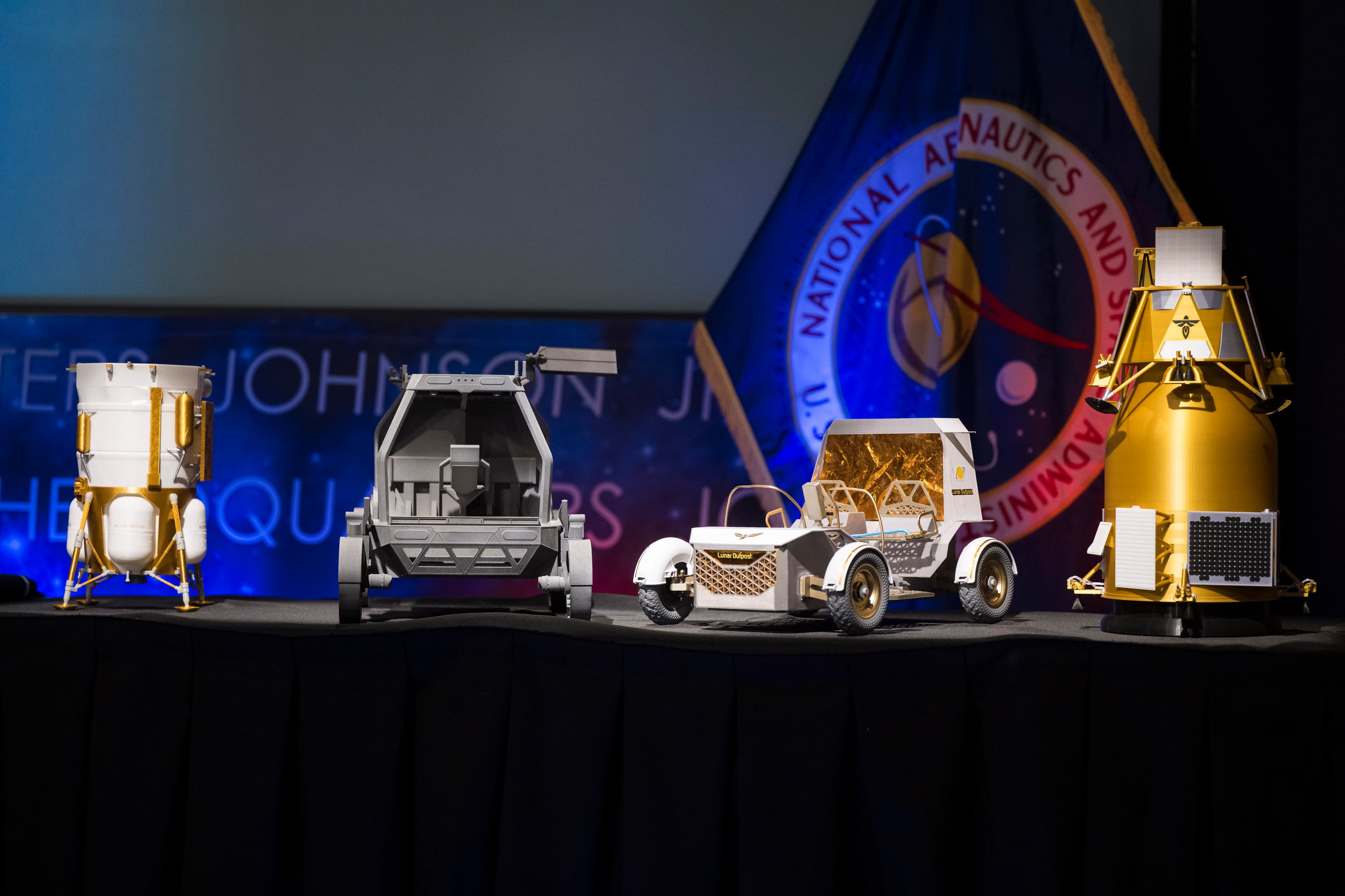NASA, Ay Üssü'ndeki bazı gezicileri, eğitim modüllerini ve görevlerini hayata geçiren bilgiler sunuyor