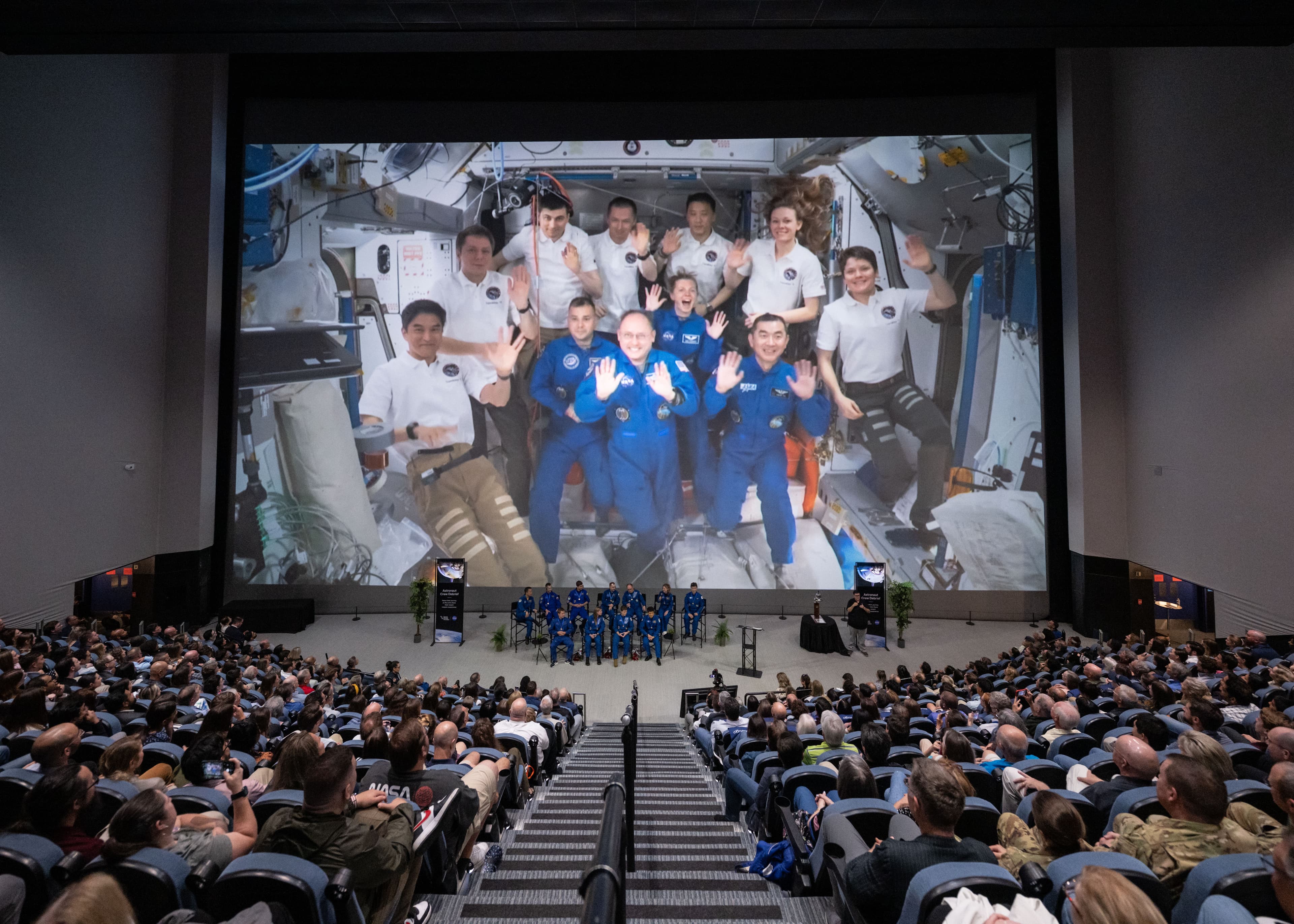 Expedition 73 Mürettebatı Bilim, Takım Çalışması ve Yörüngedeki Yaşam Üzerine Düşünüyor