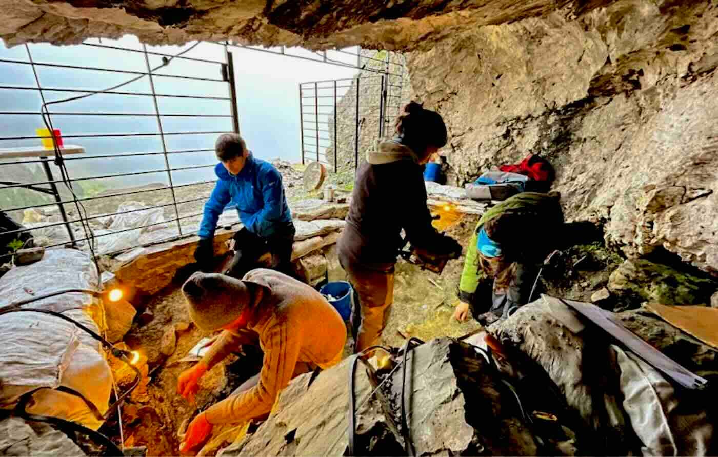 Uzak Bir Dağ Mağarasındaki 5.500 Yıllık Keşifler, Metalurjinin Şafağıyla Bağlantılı Tarih Öncesi Endüstrinin Kanıtlarını Ortaya Çıkarıyor