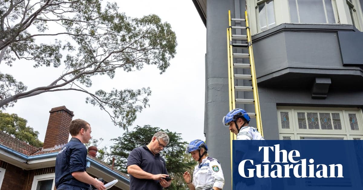 Adam, onu temsil etmek için mahkemede iki kez göründükten sonra Sydney seçim avukatında atış çılgınlığı iddiasıyla suçlandı | Sydney