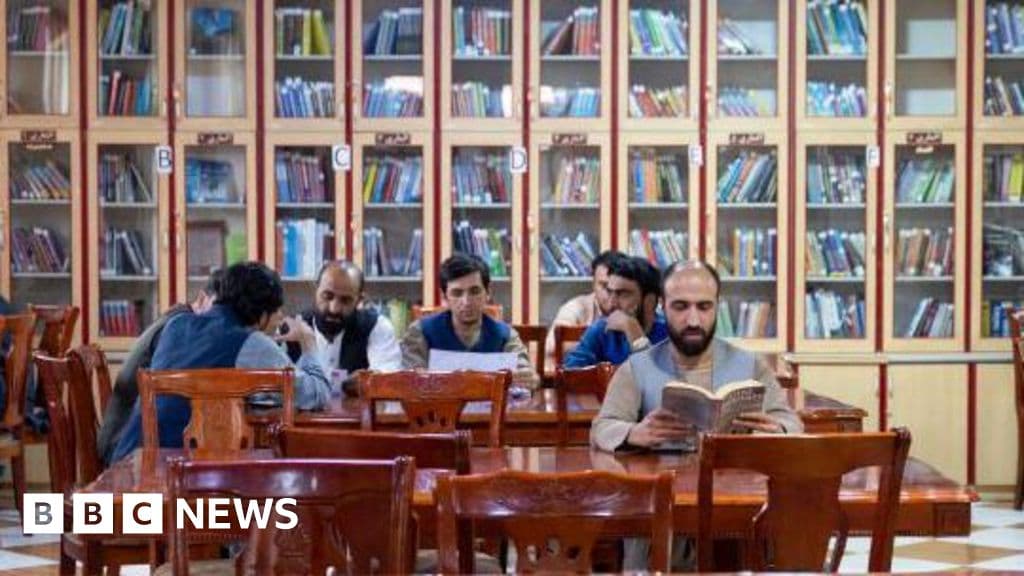 Afgan üniversitelerinden kadınlar tarafından yazılan Taliban Ban kitapları