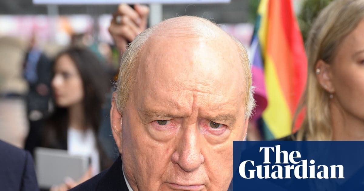 Alan Jones, iddia edilen mağdur sayısının 11'den dokuza düşmesinden sonra 27 suçlamadan suçlu olmadığını iddia ediyor | Alan Jones