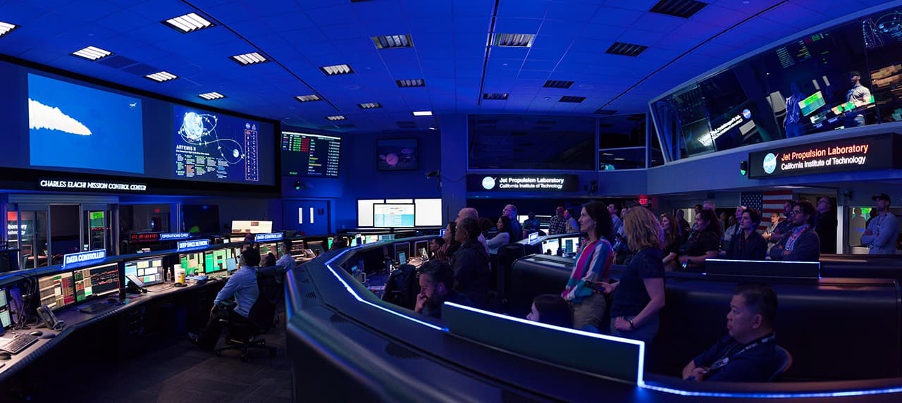 Artemis II'nin JPL'nin Uzay Uçuş Operasyon Tesisinden Fırlatılmasını İzlemek