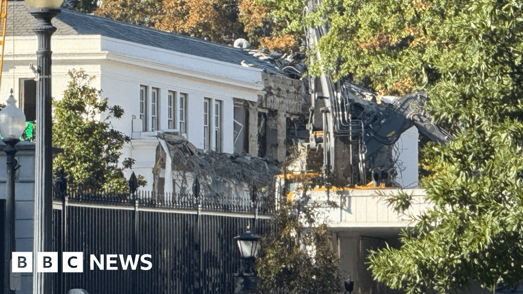 Beyaz Saray, Trump balo salonu için Doğu Kanadı'nın bir kısmını yıkmaya başladı