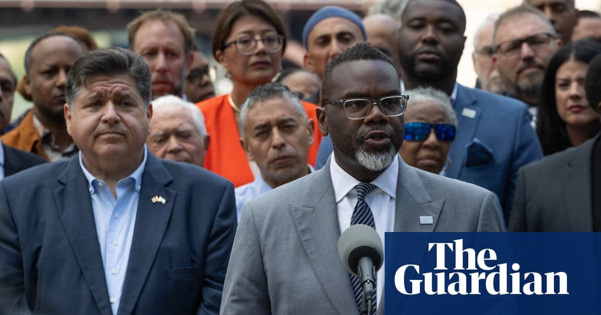 Chicago Belediye Başkanı, City'yi Trump'ın göçmen baskınlarına direnmeye yönlendiren yönetici emrini imzaladı | Chicago