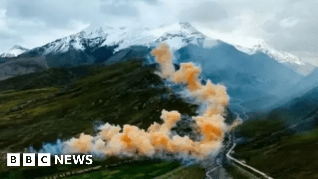 Çin, Tibet'te viral hale gelen Arc'teryx havai fişekleri nedeniyle yetkilileri görevden aldı