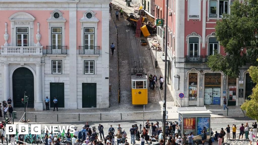 Çocuk, 3, Portekiz'i şok eden füniküler kazadan çekildi