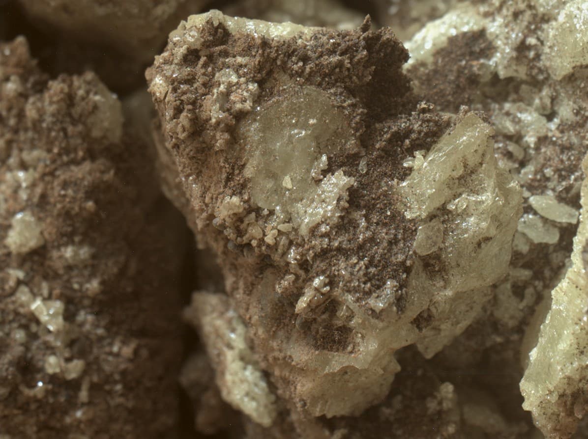 Curiosity Mars'taki Sülfürü Yakından Görüyor