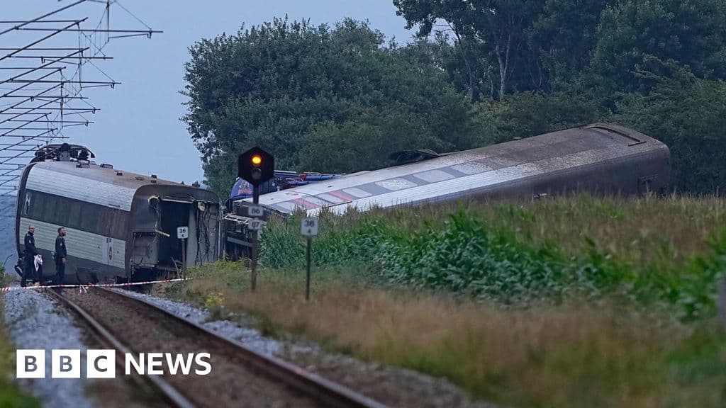 Danimarka treni tankere vururken bir ölü ve birkaç yaralı