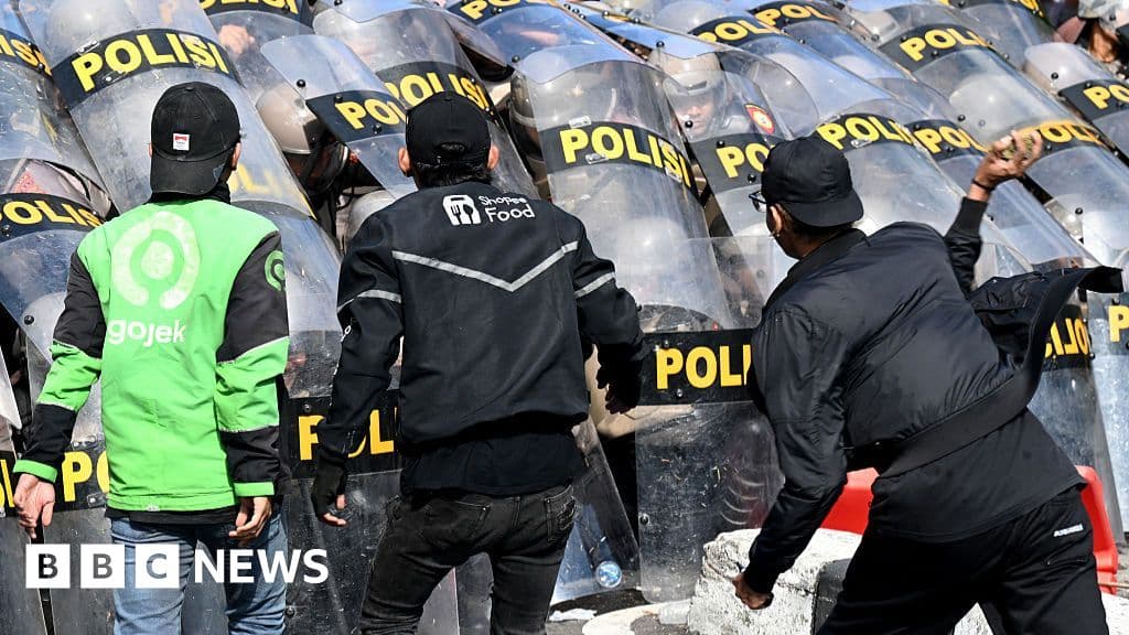 Endonezyalı politikacılar, huzursuzluğu bastırmak için teklifte avantajları kesecek