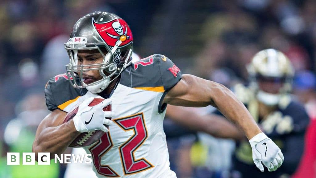 Eski NFL oyuncusu Doug Martin Kaliforniya'da polis nezaretinde öldü