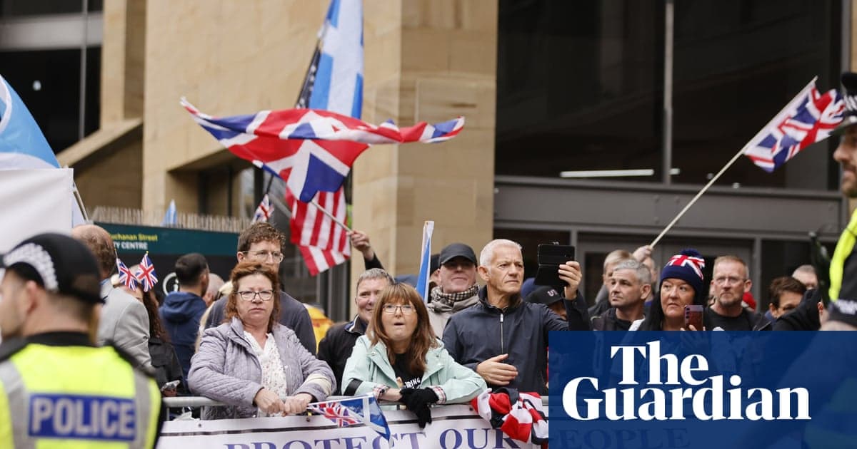 Glasgow'da göçmenlik karşıtı protestocular ve karşı protestocular çatışmalar | İskoçya