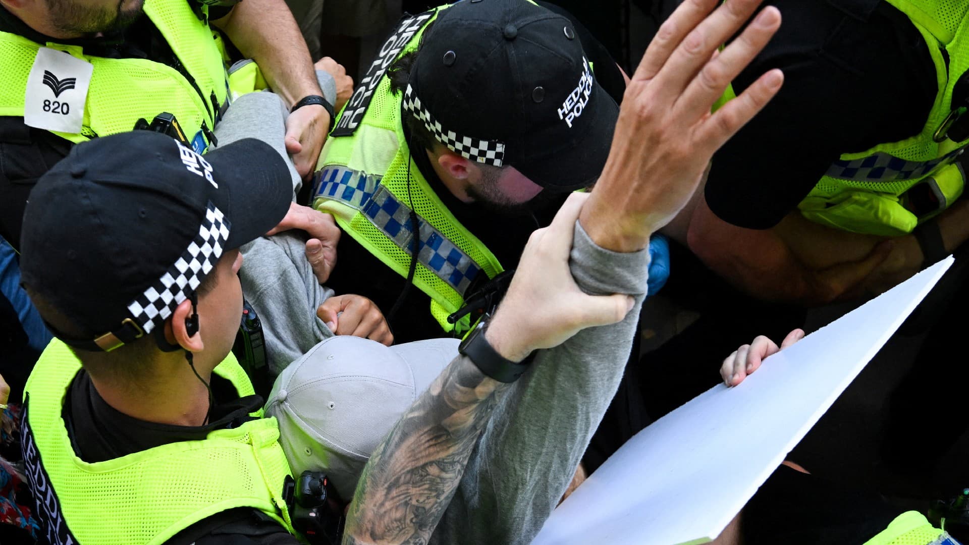 Government 'manufactured consent' for Palestine Action ban, source tells MEE