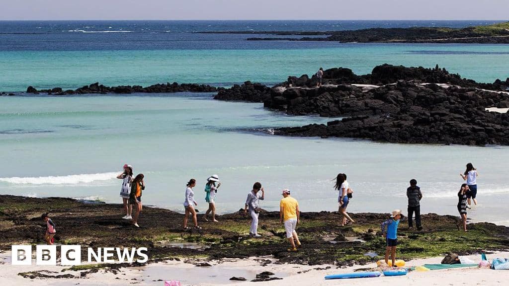 Güney Kore polisi Holiday Adası Jeju'daki turistlere davranmasını söylüyor